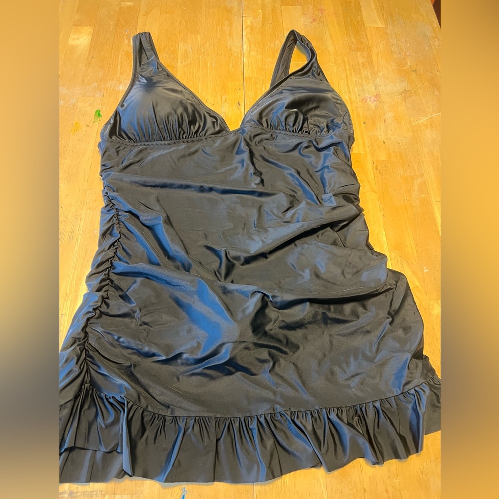 J crew women’s one piece ruched vneck swim dress